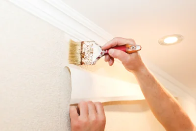 Pose de papier peint à Rainans — revêtements muraux et toiles de verre